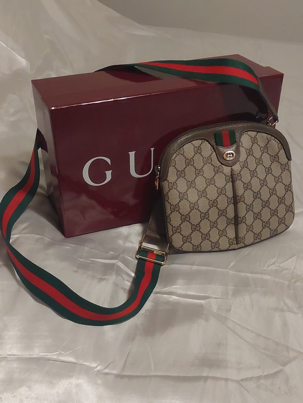 Gucci GG Supreme Crossbody with Red/Green Web Accent 💯% Authentic